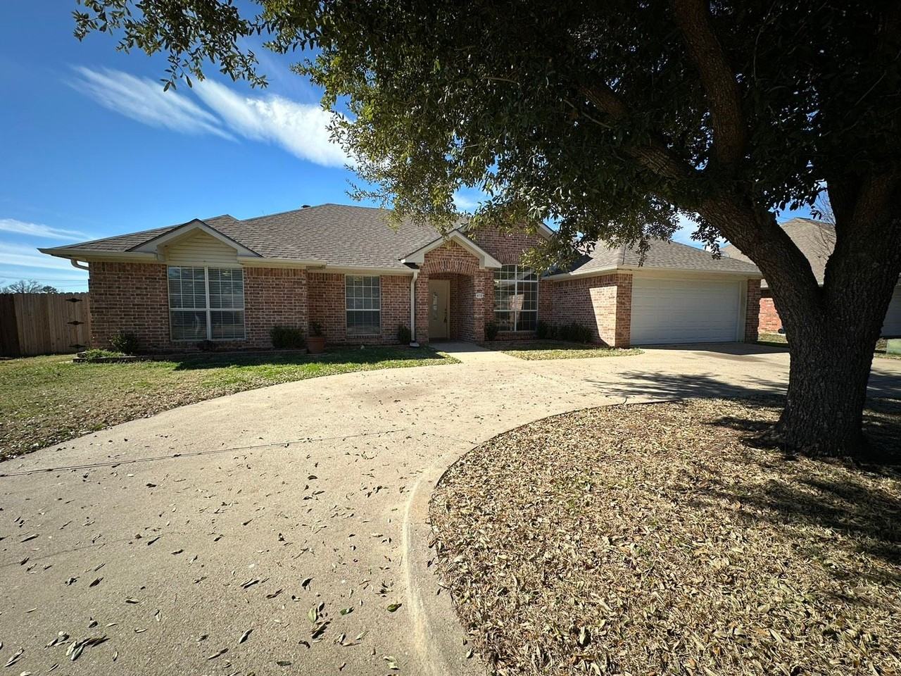 418 Amanda Ct - Photo 3 of 30