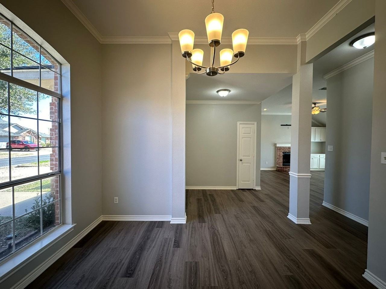 418 Amanda Ct - Photo 5 of 30