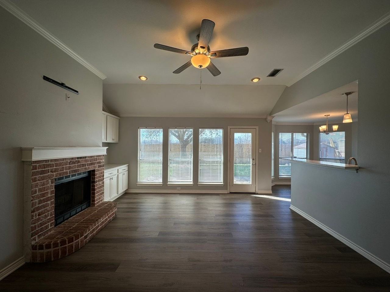 418 Amanda Ct - Photo 7 of 30