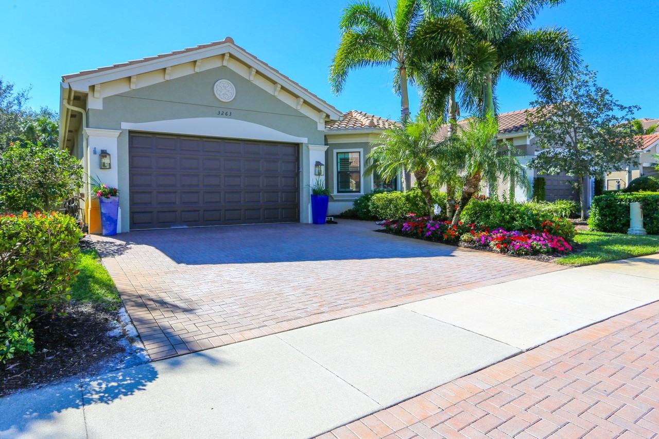 3263 Pacific Dr - Photo 3 of 50