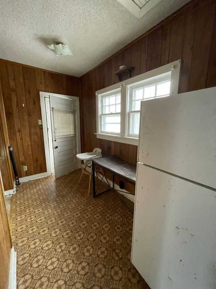 1028 Chestnut St - Photo 2 of 9