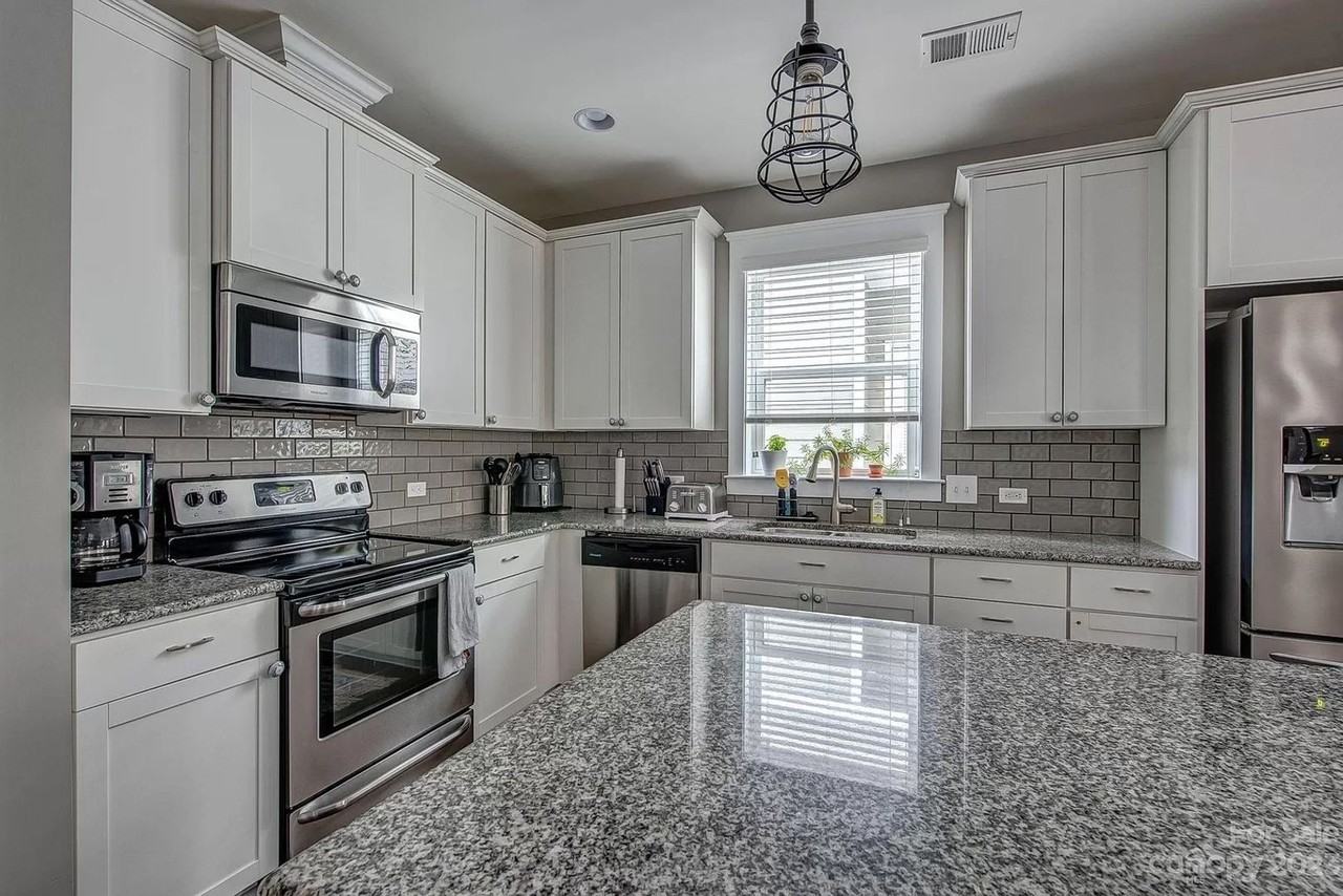 6032 Bountiful St - Photo 7 of 22