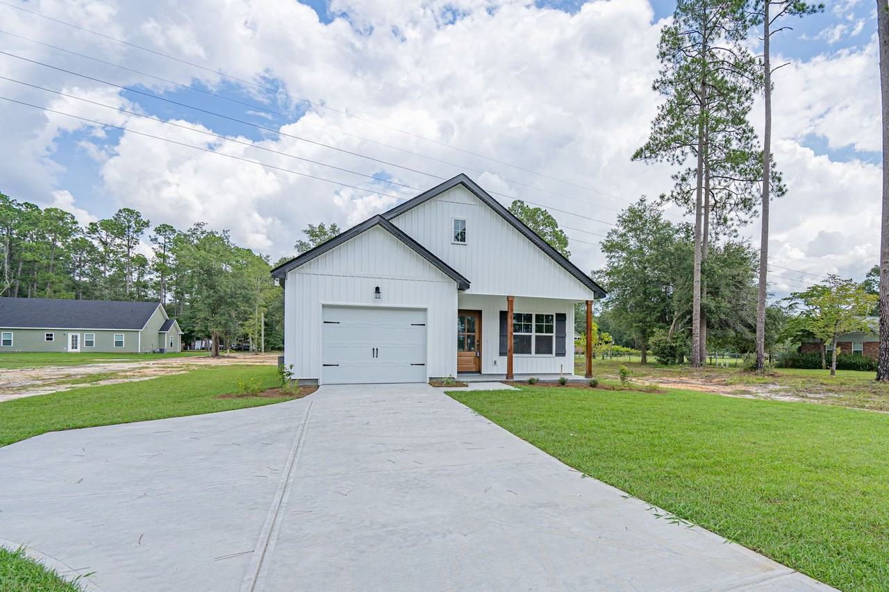 810 Payne Dr - Photo 2 of 35