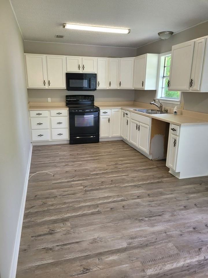2134 Grant St - Photo 3 of 17