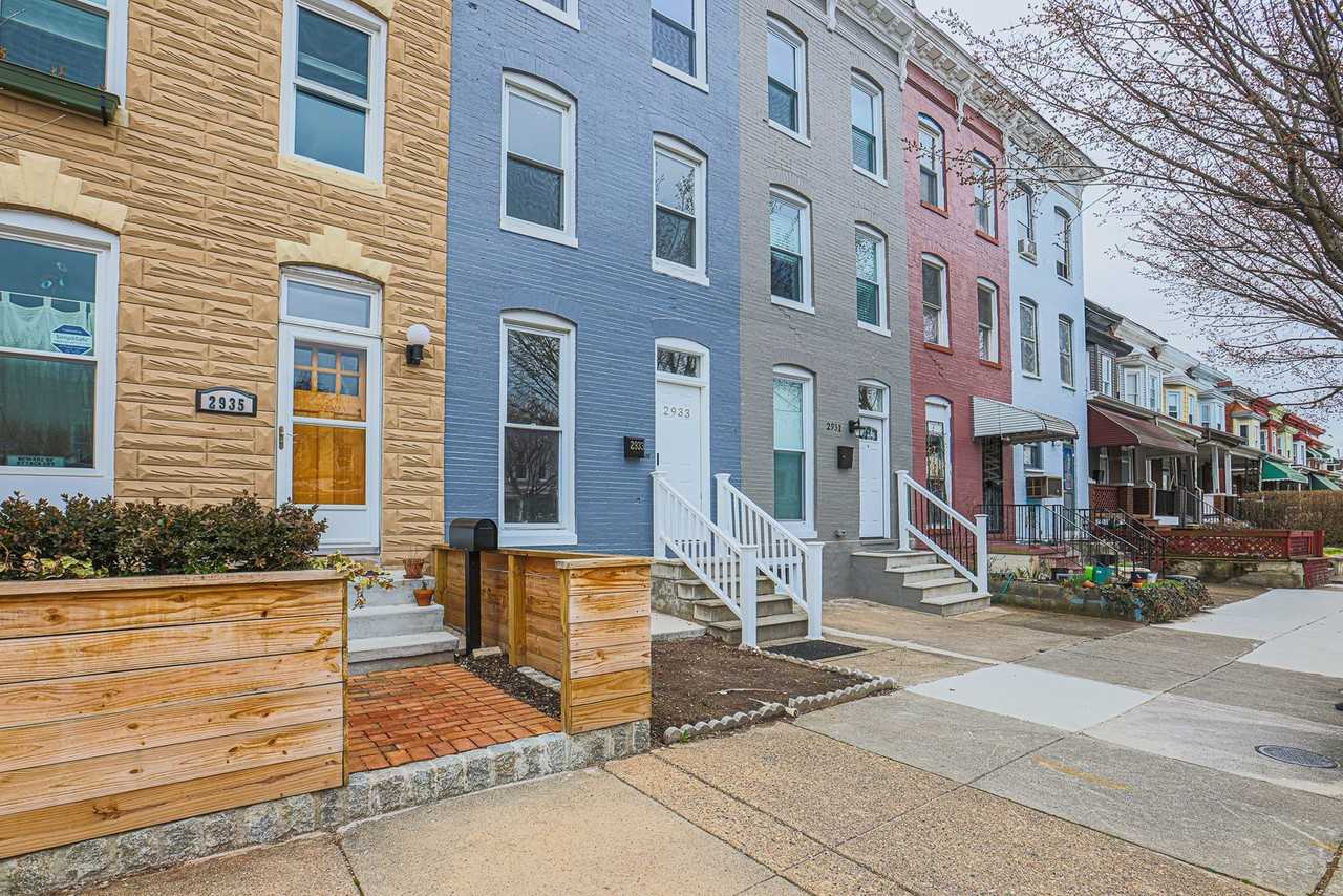 2933 Huntingdon Ave - Photo 2 of 41