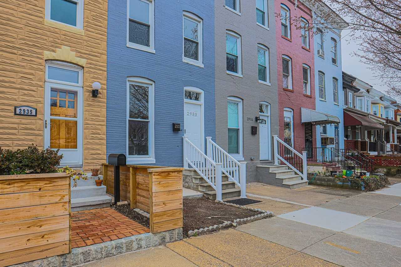 2933 Huntingdon Ave - Photo 3 of 41