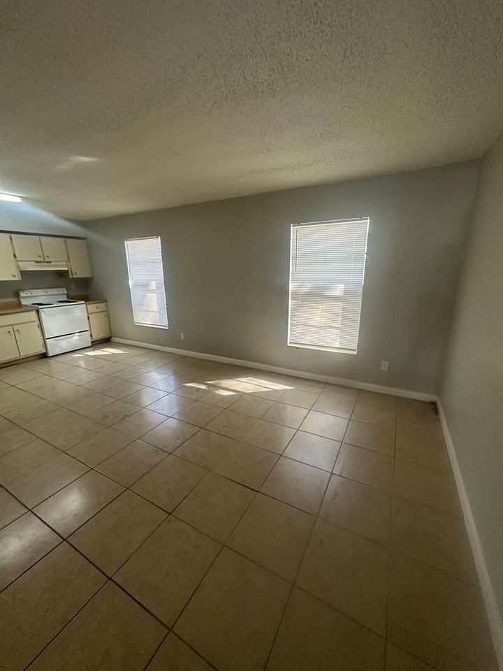 1229 Kennedy Rd - Photo 4 of 7