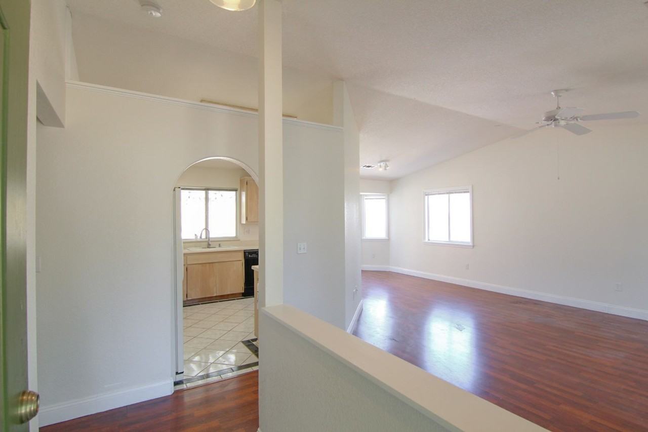 1483 Setter Dr - Photo 2 of 27