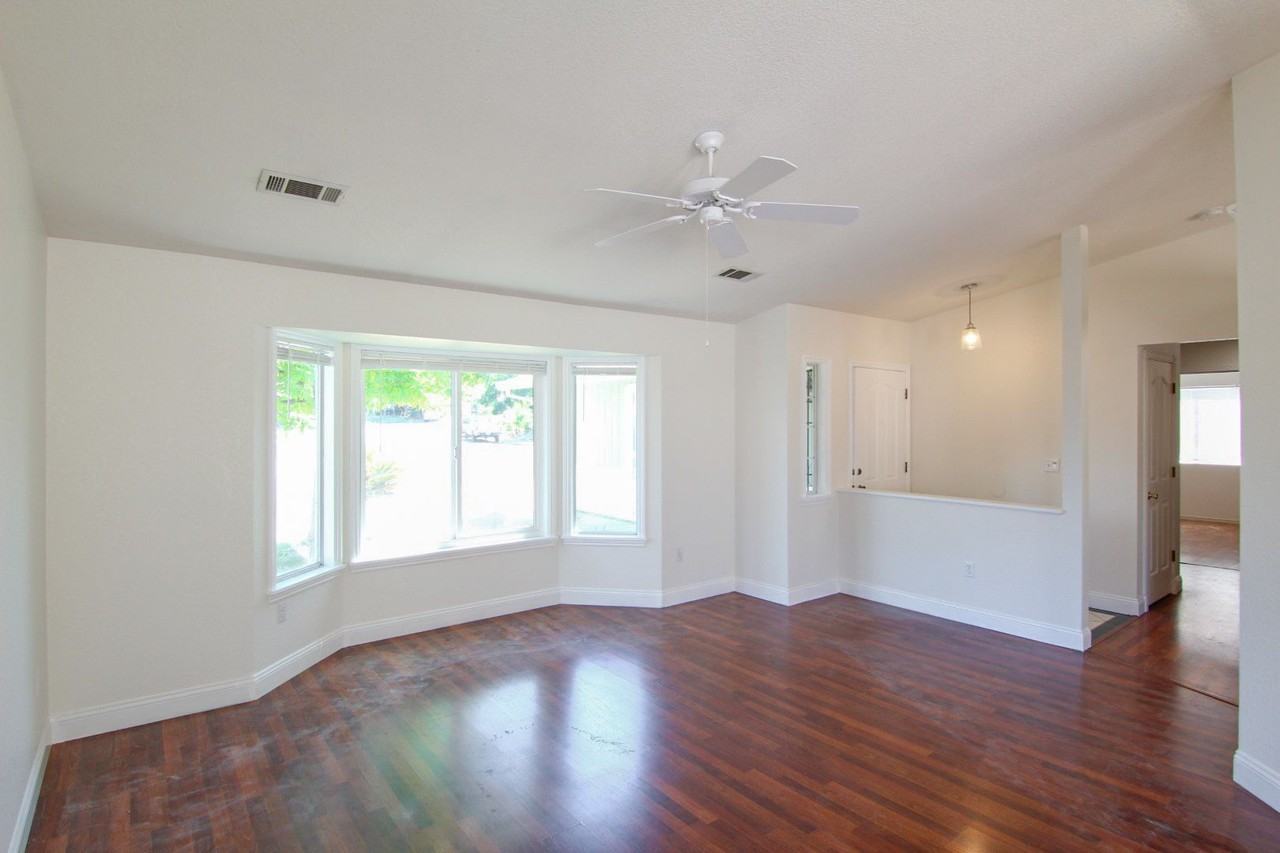 1483 Setter Dr - Photo 3 of 27