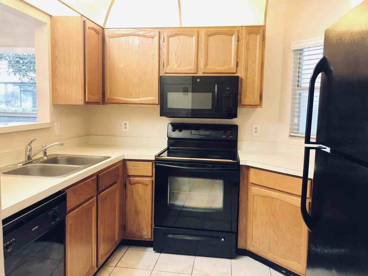 2626 Albion Ave - Photo 3 of 18