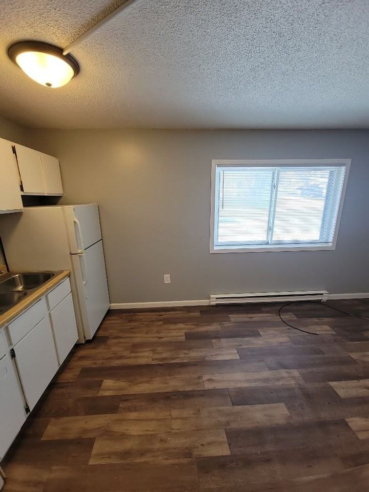 1526 E Superior St #2 - Photo 3 of 9