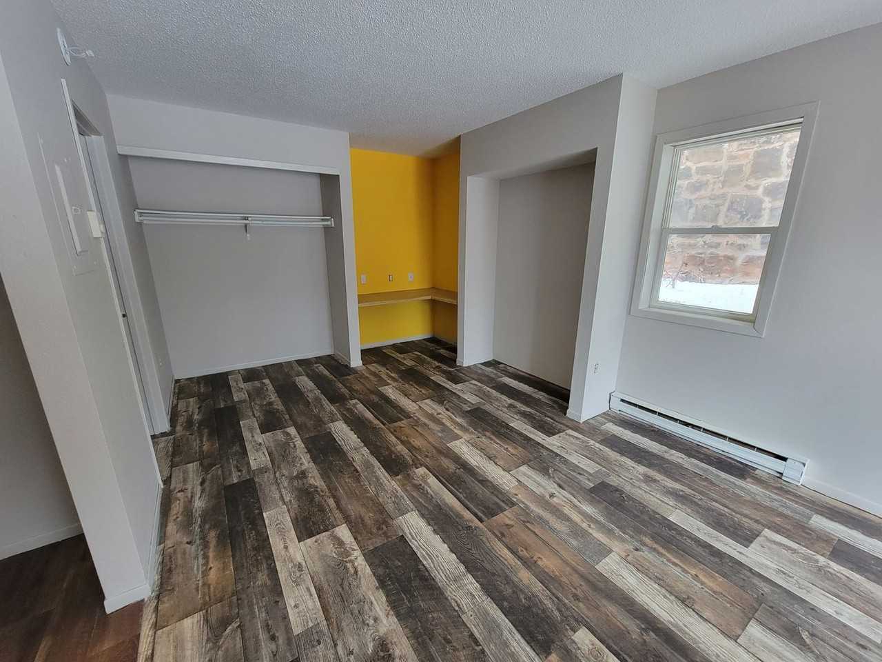 1526 E Superior St #6 - Photo 3 of 7