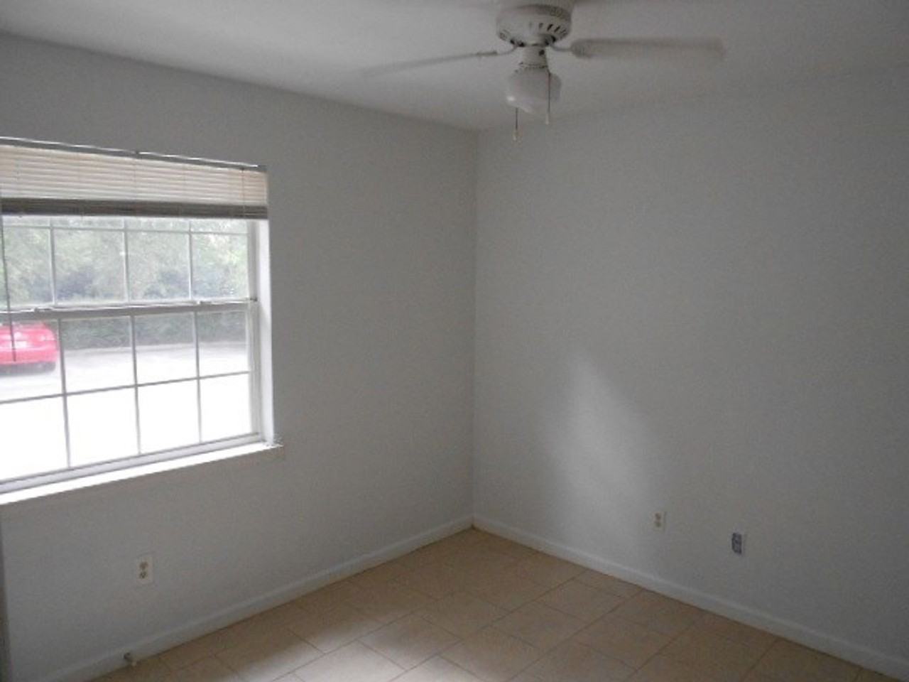 1909 Belle Vue Way Apt B - Photo 2 of 6