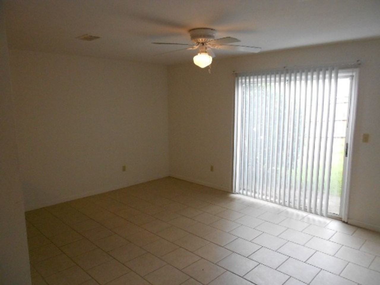 1909 Belle Vue Way Apt B - Photo 4 of 6