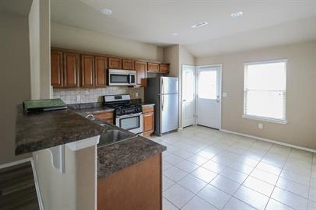 1123 S Spritz Dr - Photo 3 of 11