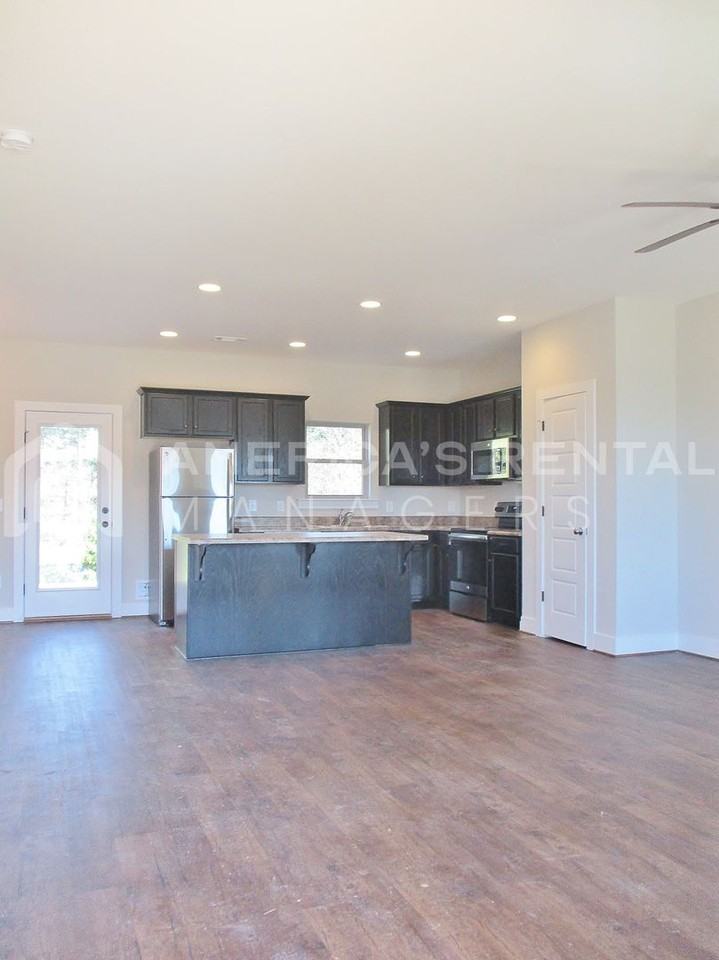 550 The Heights Ln - Photo 4 of 23