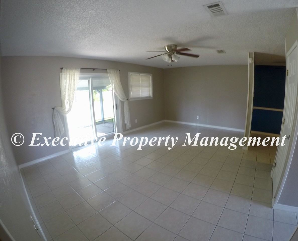 908 Deorsam Dr - Photo 3 of 12