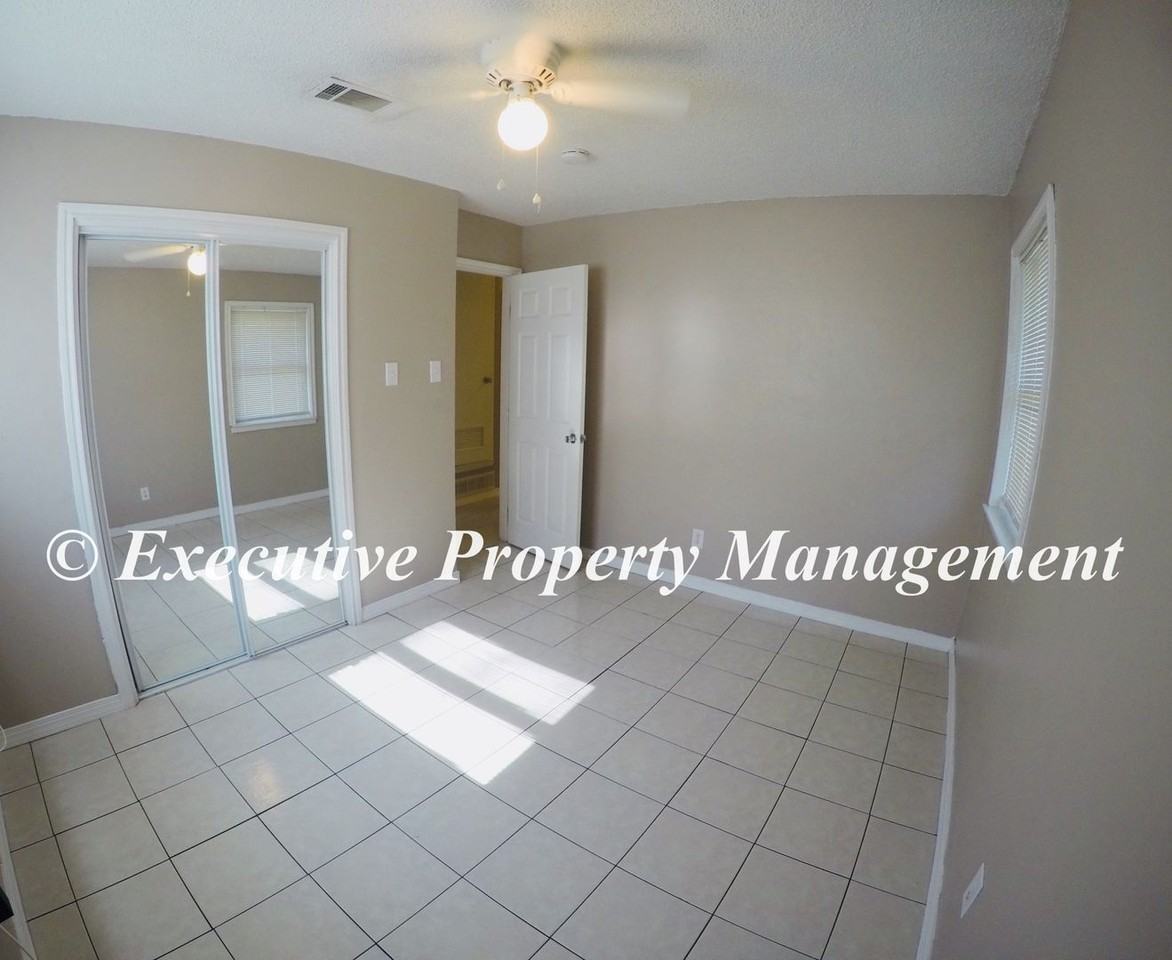 908 Deorsam Dr - Photo 6 of 12