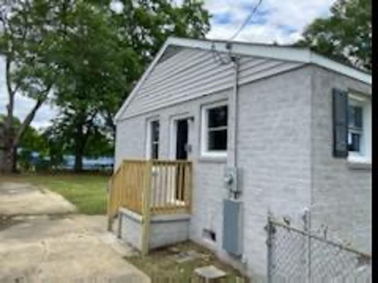 3225 Glenn St - Photo 3 of 19