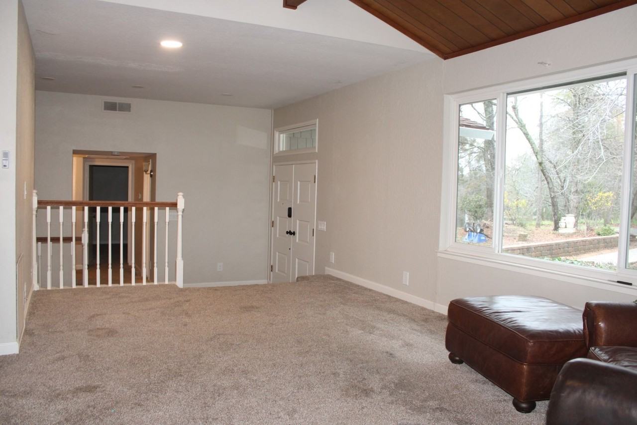 5746 Butler Rd - Photo 2 of 31