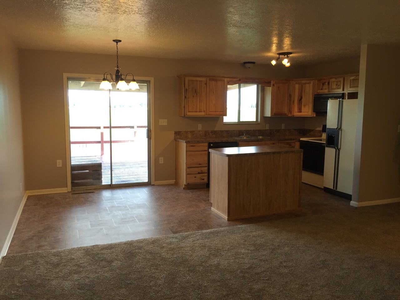 2215 Sykes Dr - Photo 2 of 13
