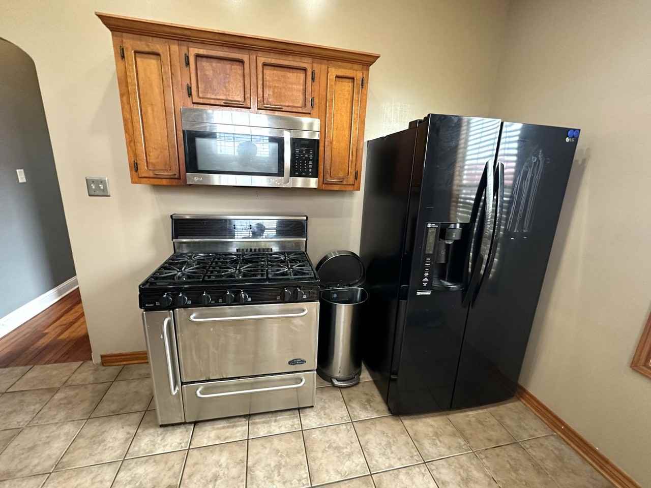 3690 Saint James Blvd - Photo 3 of 12