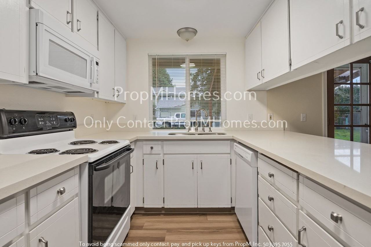 2735 Ne Grant St - Photo 5 of 22