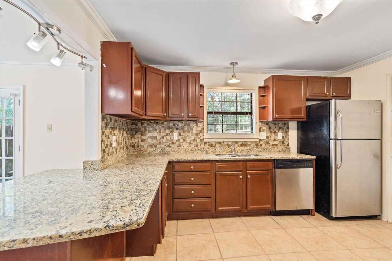 406 Saint John Pl - Photo 2 of 20