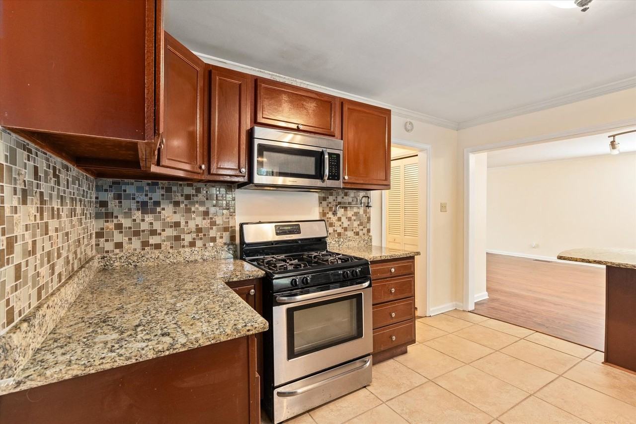 406 Saint John Pl - Photo 3 of 20