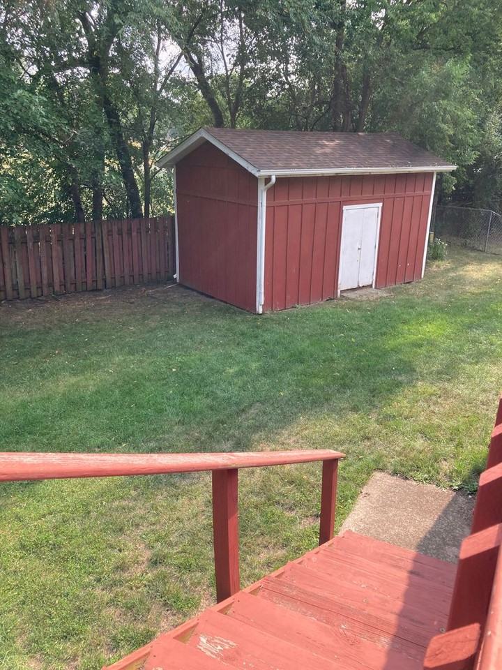 809 Pettit Ct - Photo 3 of 26