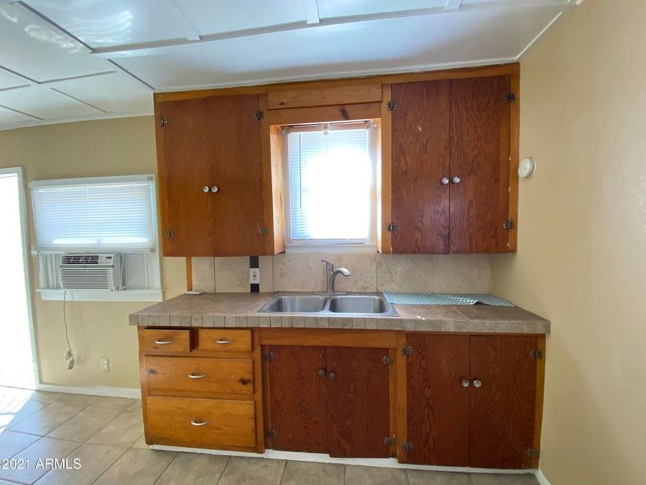 1037 N 25th St #2 - Photo 6 of 17