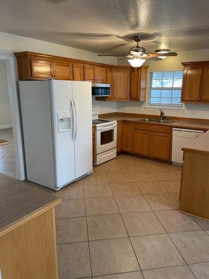 10399 3rd Ave - Photo 2 of 24