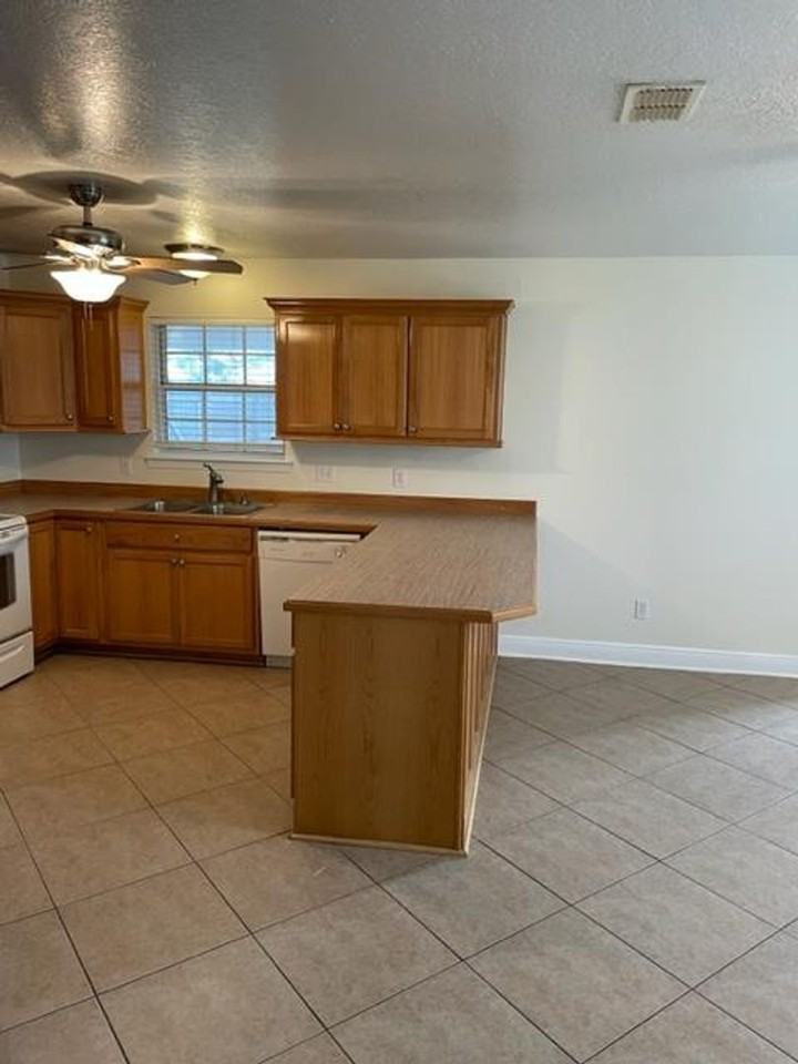 10399 3rd Ave - Photo 5 of 24