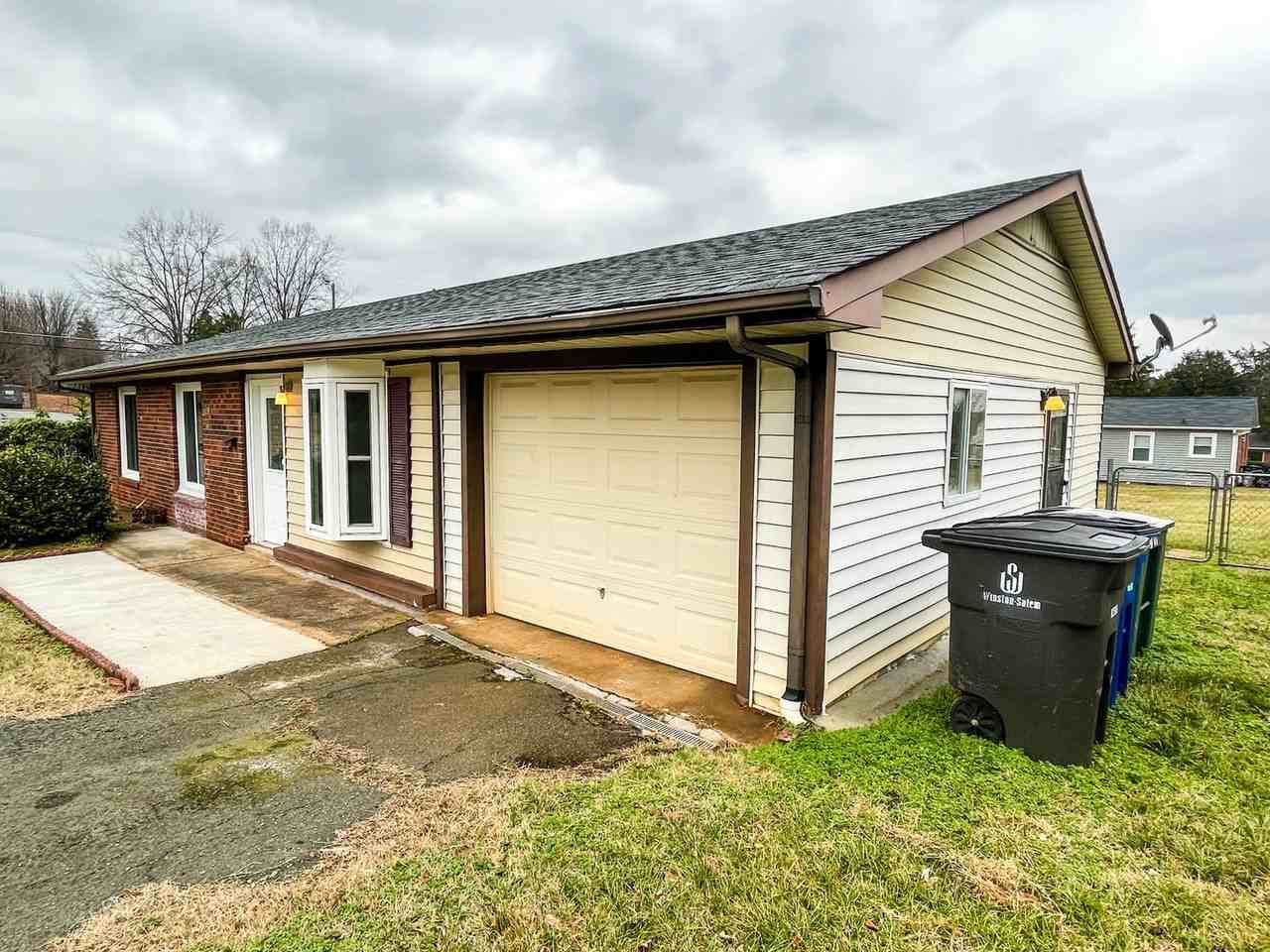 1065 Claremont Ave - Photo 2 of 35