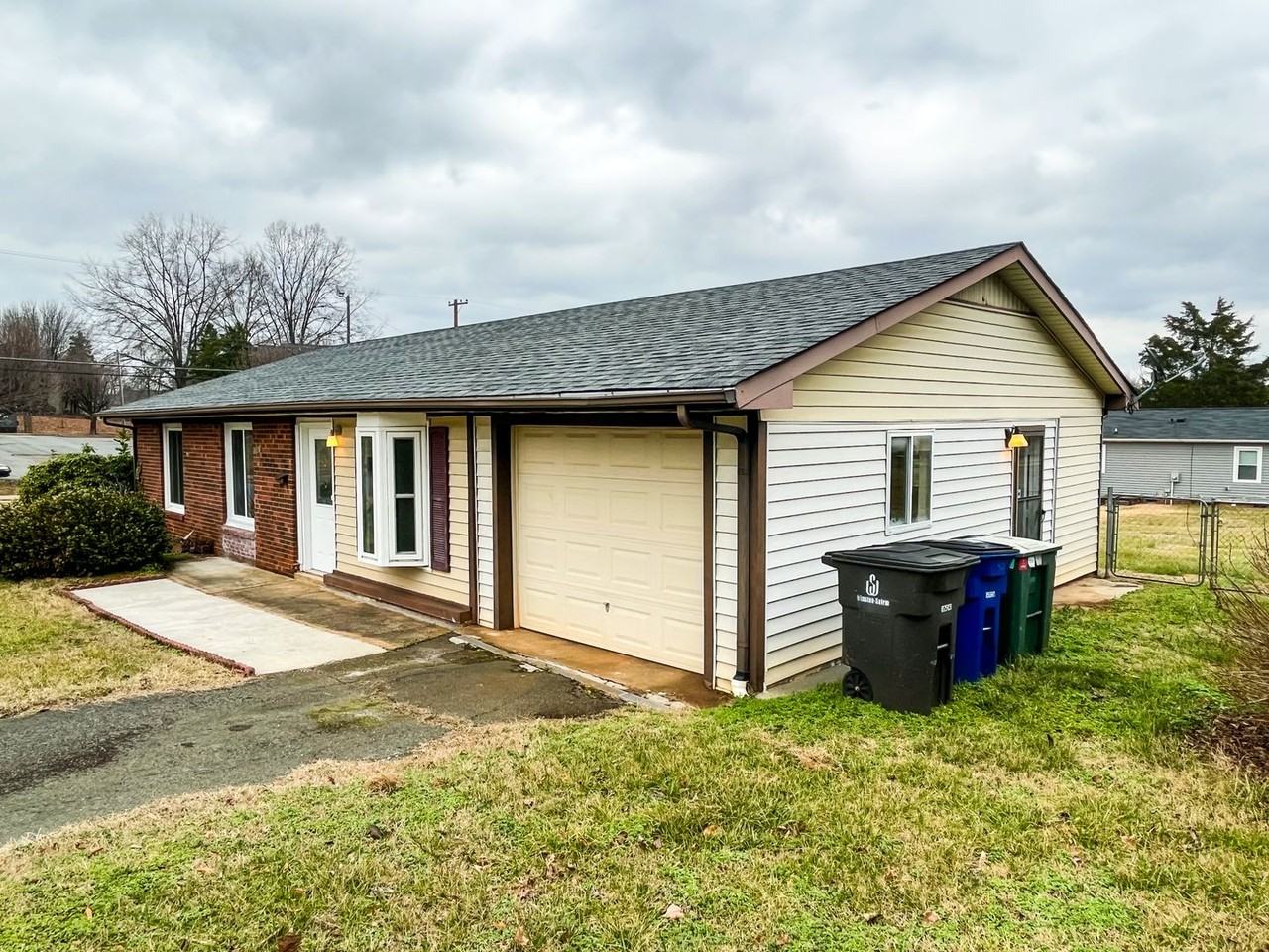 1065 Claremont Ave - Photo 3 of 35