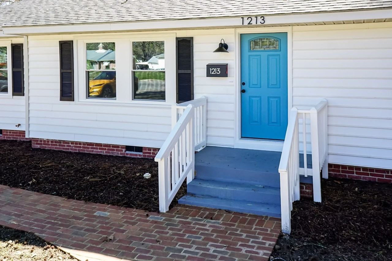 1213 Tarboro St - Photo 3 of 23