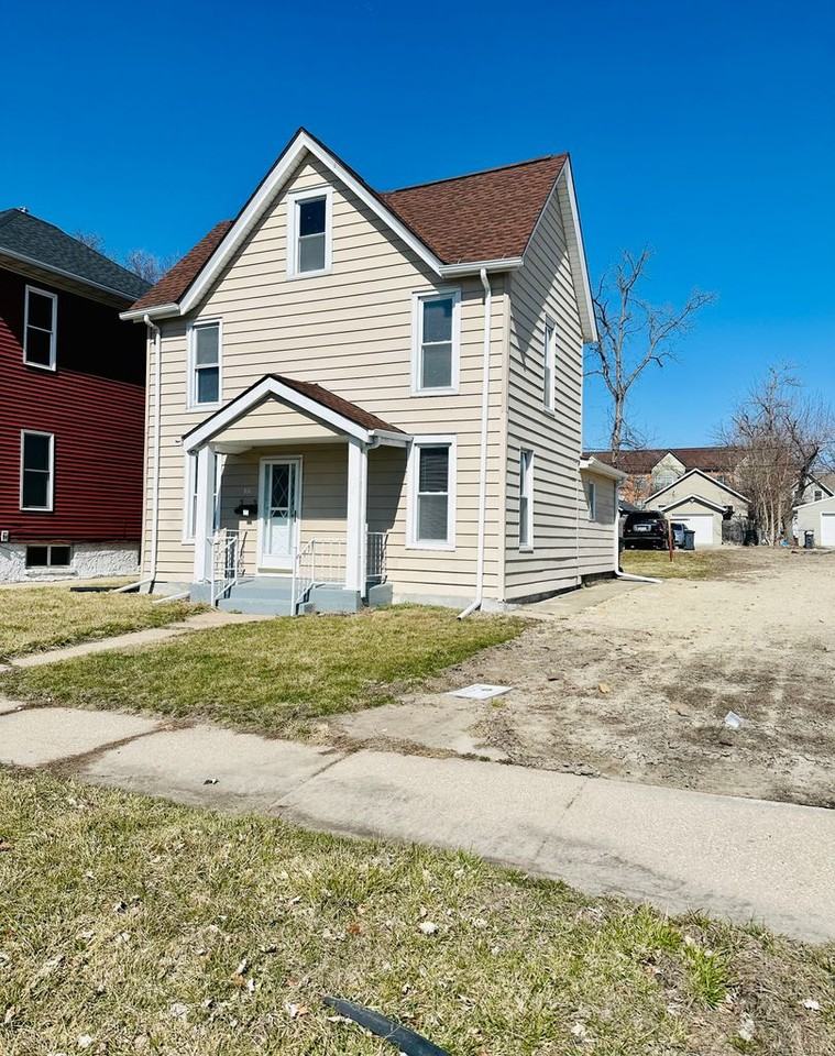 916 9th St Se - Photo 2 of 31