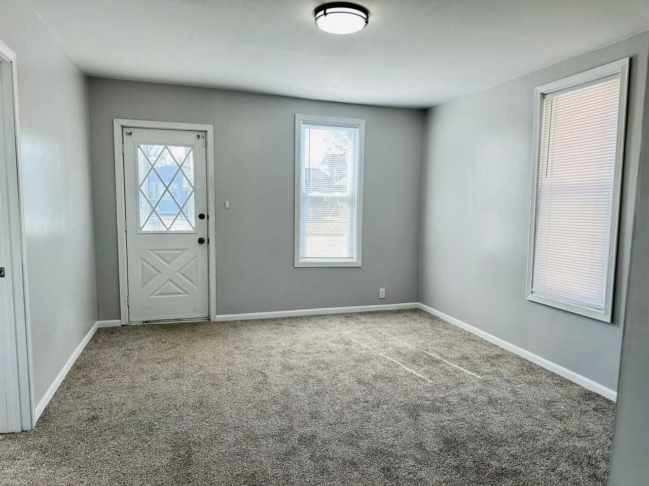 916 9th St Se - Photo 3 of 31