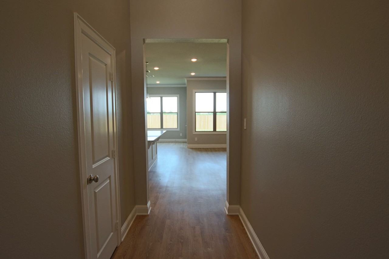 219 Amanda Ave - Photo 2 of 43