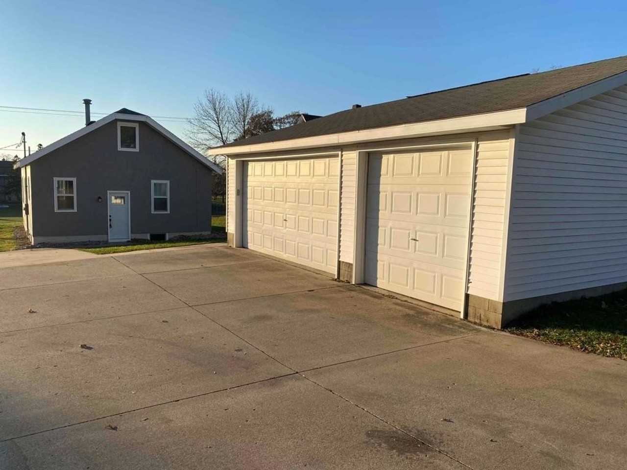 617 Shumway Ave - Photo 3 of 31