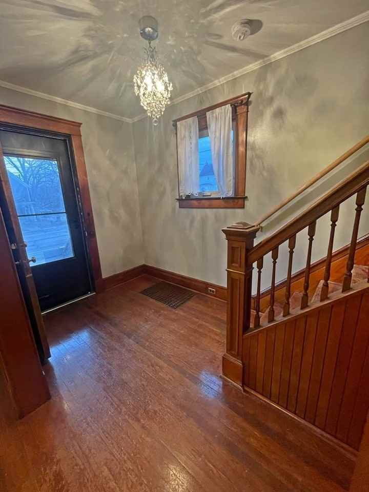 712 South Main Street - Photo 4 of 28