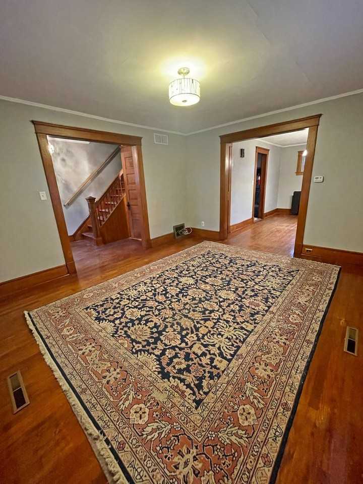 712 South Main Street - Photo 7 of 28