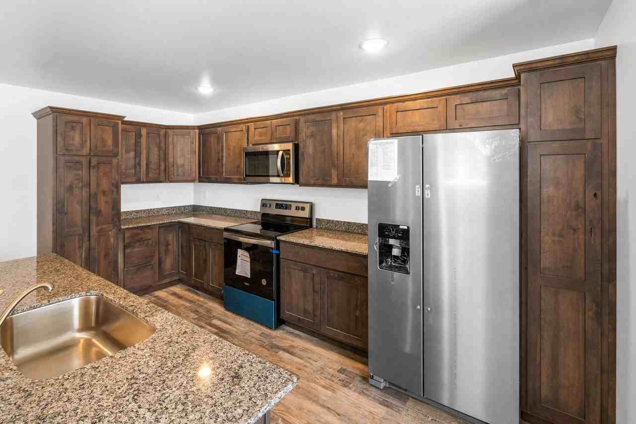 708 Black Diamond Street - Photo 7 of 15