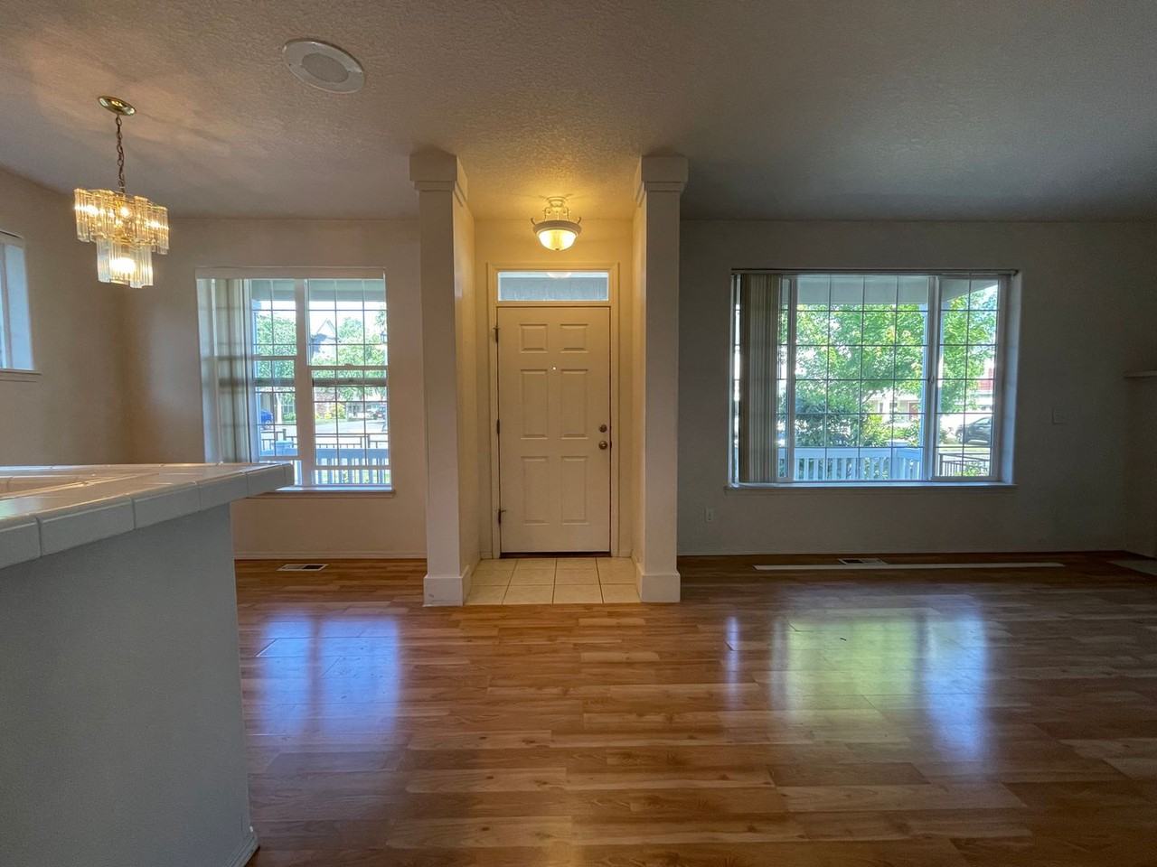 797 Ne 63rd Ave - Photo 4 of 36