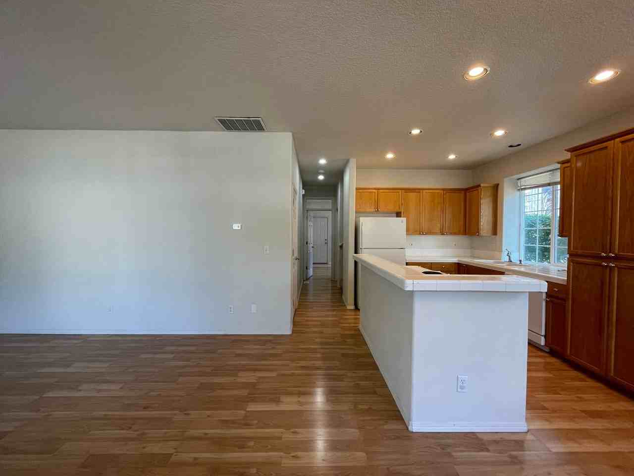 797 Ne 63rd Ave - Photo 6 of 36