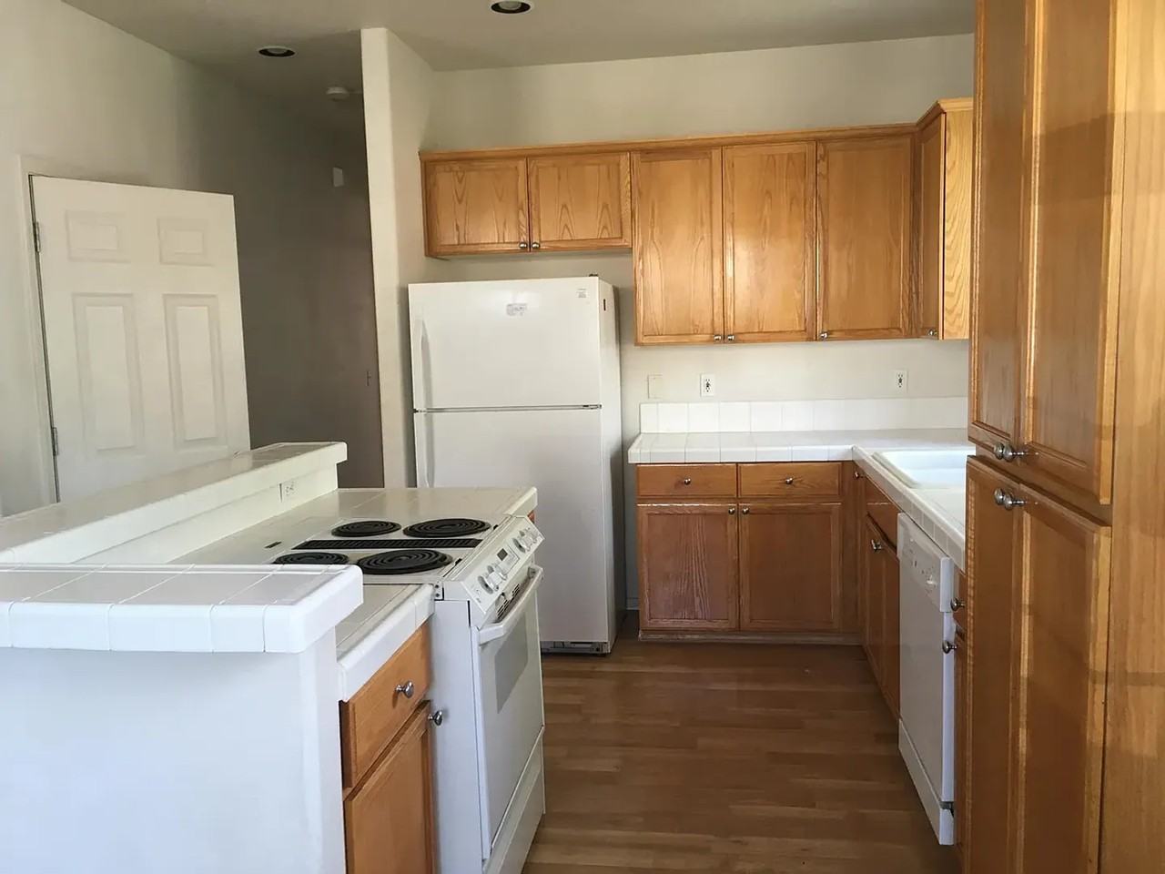 797 Ne 63rd Ave - Photo 7 of 36