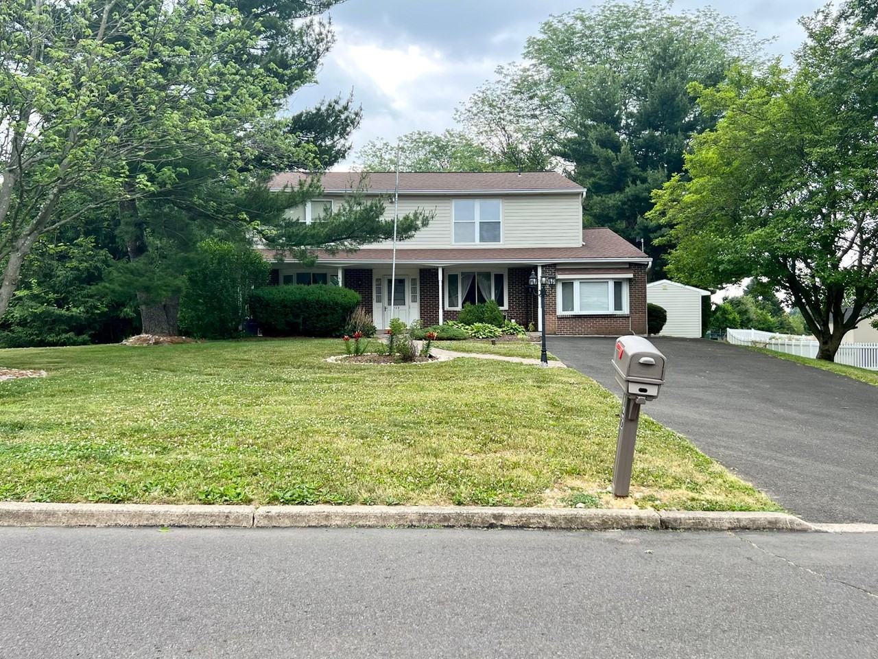 140 Woodland Dr - Photo 2 of 42