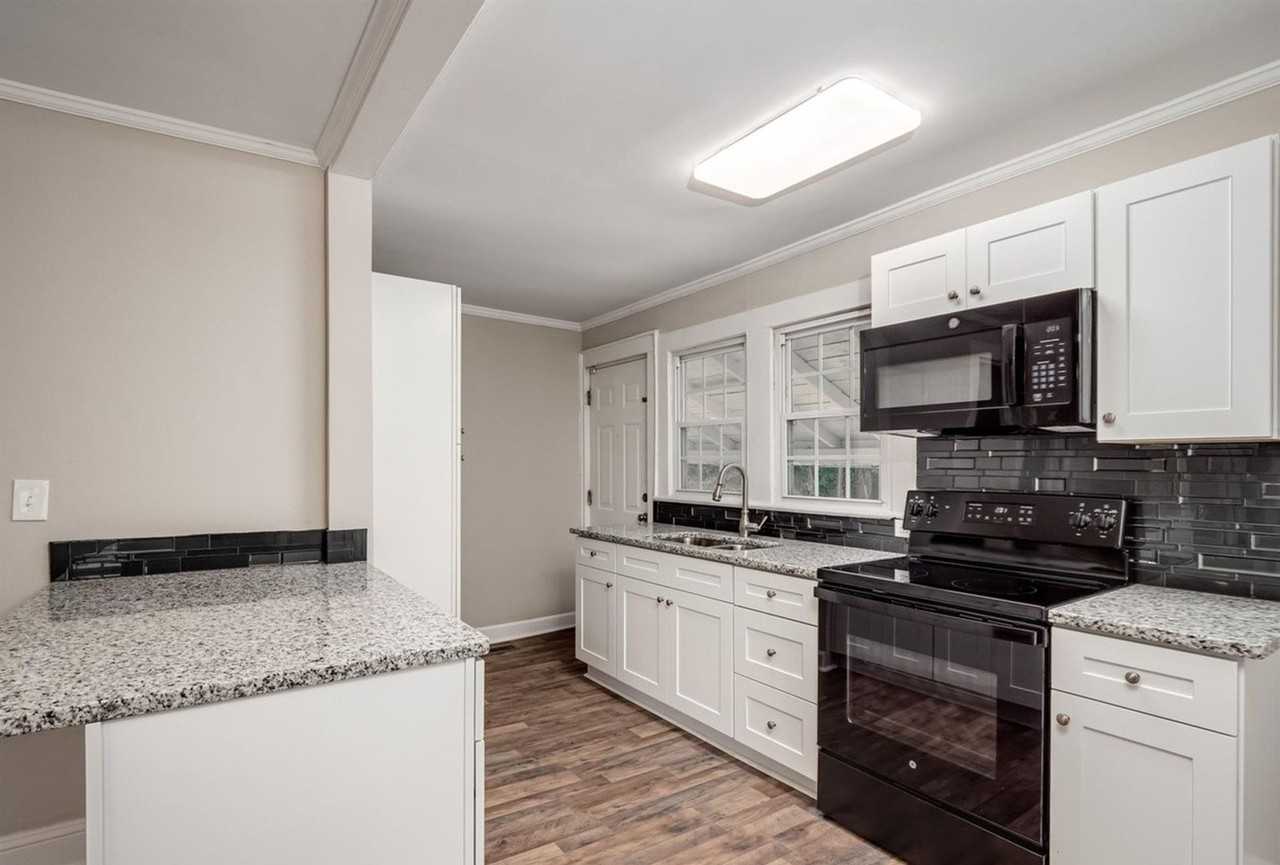 721 Broad St - Photo 2 of 15