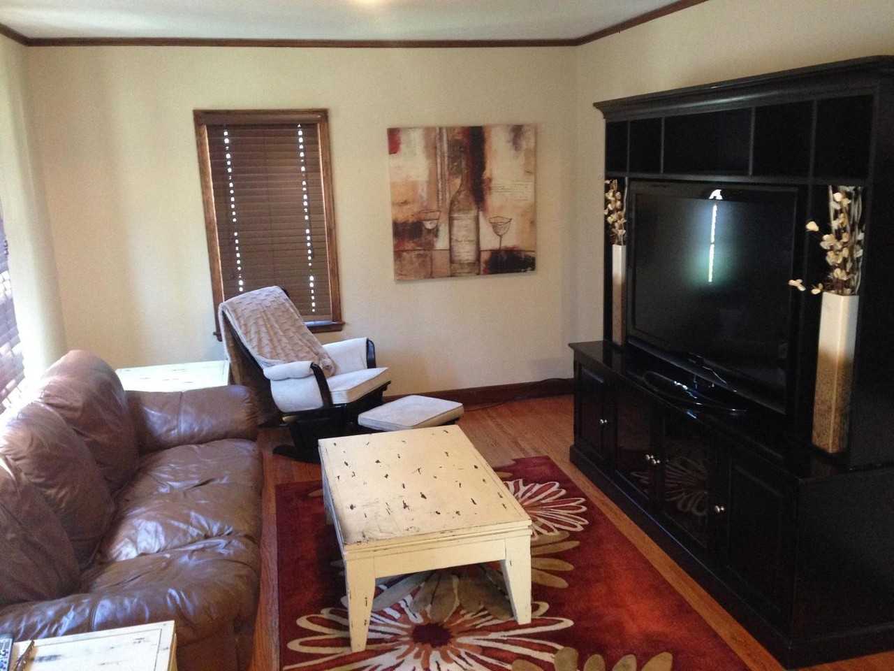 528 2nd St Ne - Photo 3 of 4