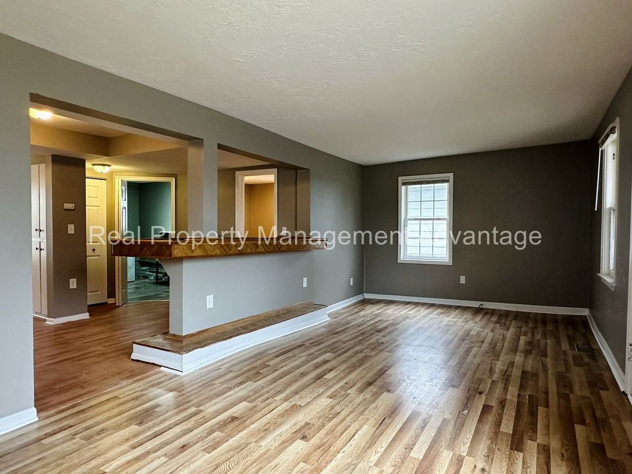 23511 Wellington Ave - Photo 3 of 26